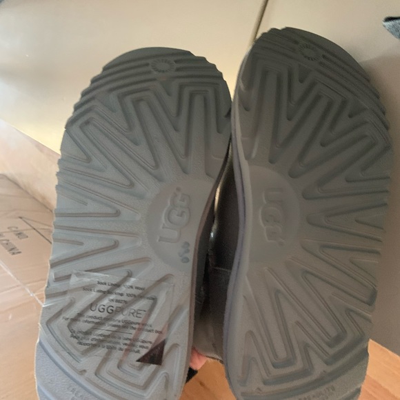 Ugg Gita Boots Girl Size 3 NWOB - Picture 7 of 7